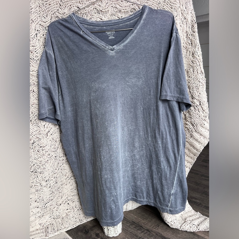 Mossimo Supply Co. acid washed men’s v neck tee acid washed men’s size xl